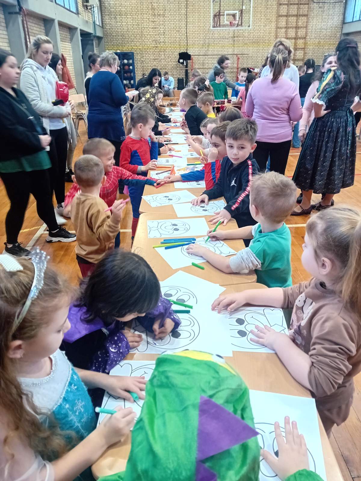 Програм за децу у организацији удружења  "Búzaviràg"